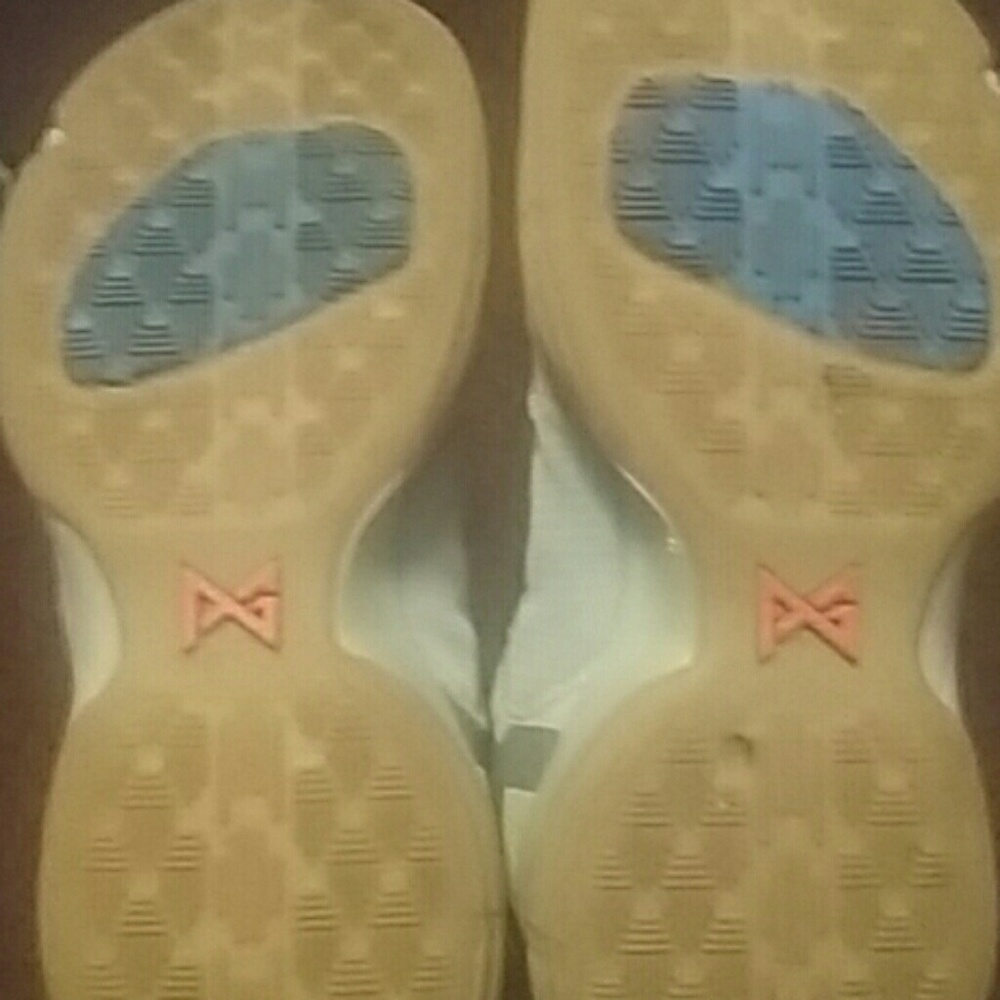 Shoes - Picture 4 of 4